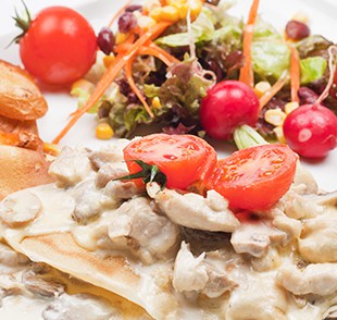 Crepes with chicken and vegetables